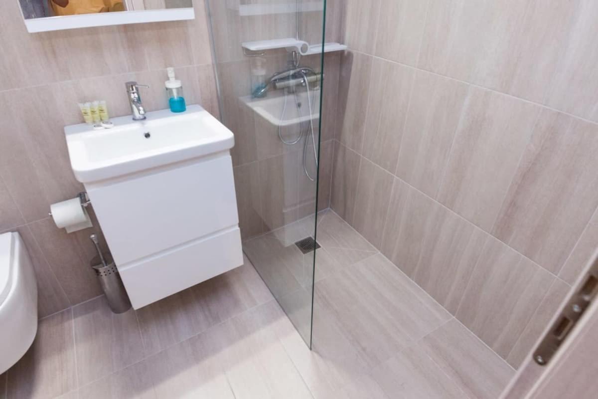 Brand New 2 Bedroom Haven Apt In Galatsi Athens Exterior photo
